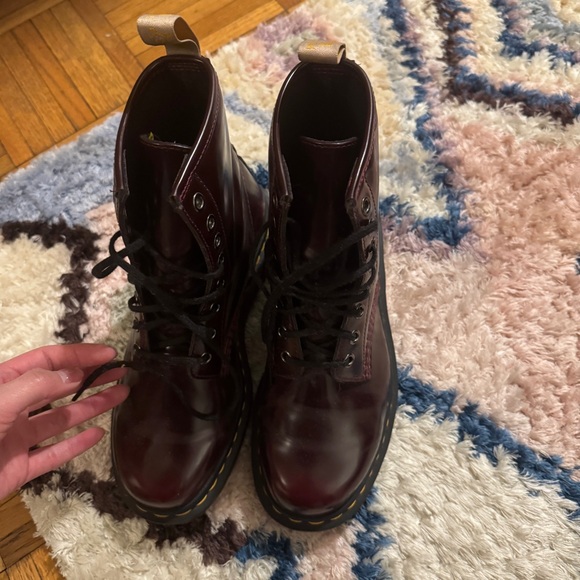 Dr Martens VEGAN 1460 LACE UP BOOTS Cherry Red — Oxford Rub Off Size L 7 - Picture 12 of 13